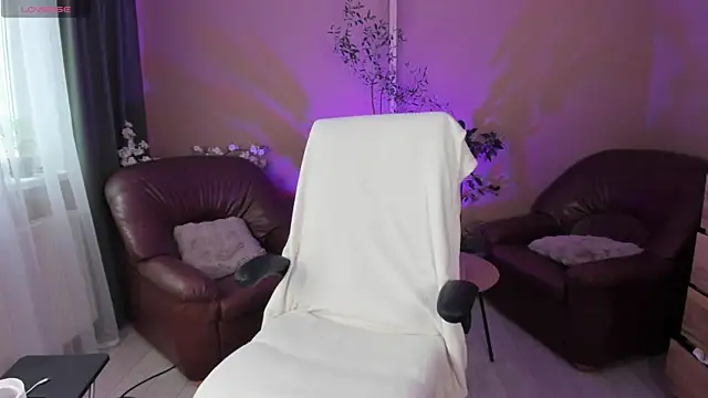 KaylaLaine online show from June 13, 7:39 am