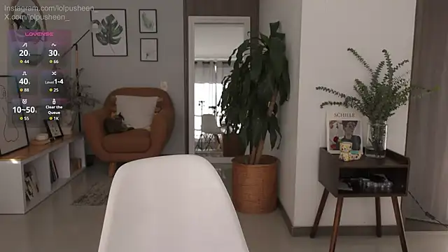 JulietteDee online show from June 12, 9:45 pm