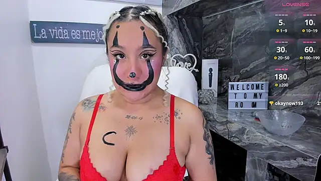 Snapshot of miss_danika chatting on October 17, 11:35 am miss danika online show from October 17, 11:35 am