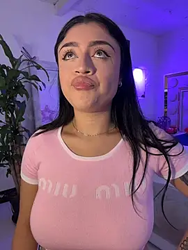 lucianaroy online show from December 13, 11:43 pm