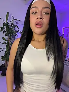 lucianaroy online show from December 3, 12:02 am