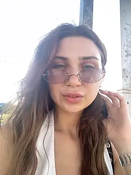 QuitieLia online show from July 28, 1:54 pm