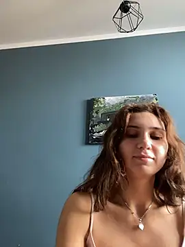 QuitieLia online show from June 8, 7:09 am