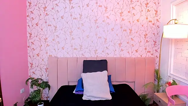 taylor bennet online show from July 3, 11:49 am