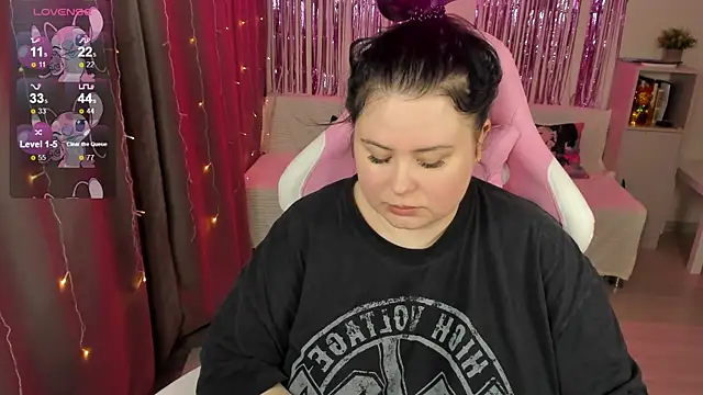 Akemi BBW online show from May 4, 9:35 am