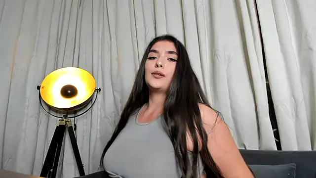 PortraitMarie online show from April 22, 8:06 pm