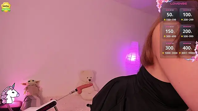 EvaUniporn online show from October 31, 4:55 pm