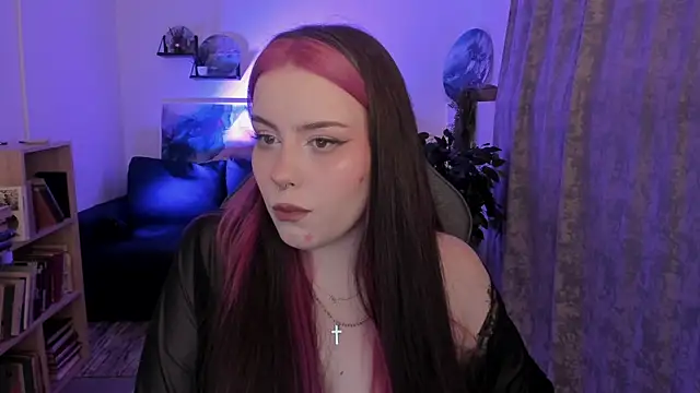 CoralineKeyns online show from July 7, 5:32 am