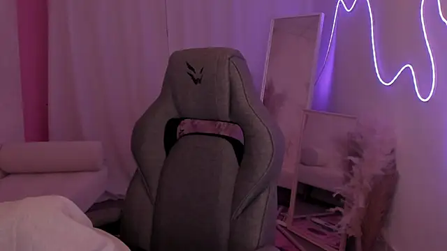 CoralineKeyns online show from February 3, 6:40 am