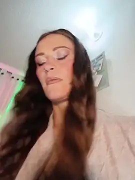 JadeHiilton online show from March 12, 4:20 pm