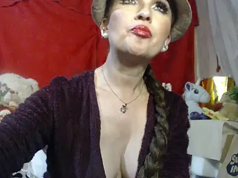 hottieperla online show from November 30, 7:40 pm