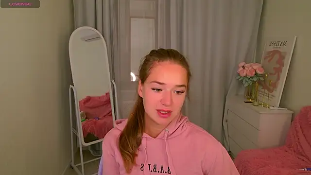 Snapshot of LovelyJessie chatting on October 1, 2:11 pm LovelyJessie online show from October 1, 2:11 pm