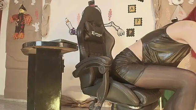 Julieta Wall  online show from October 31, 9:19 pm