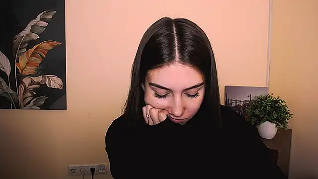 Lili magic online show from September 21, 1:10 pm