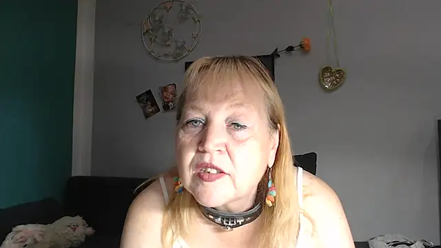 Blasflittchen online show from August 1, 4:31 pm