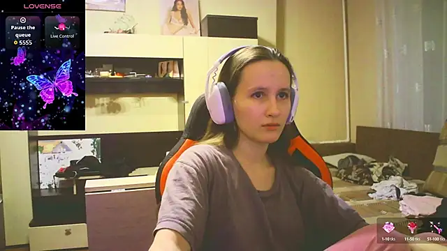 babywaifu online show from September 27, 6:15 pm