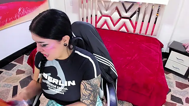 sara winehouse1 online show from July 28, 2:13 pm