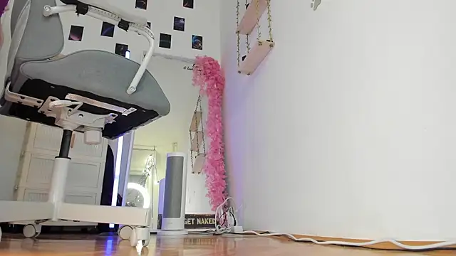 Aliceginger99 online show from April 29, 1:36 pm
