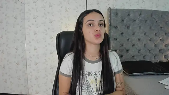 ChloeHarper  online show from July 18, 2:52 pm