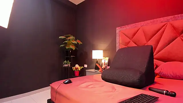 mia milff online show from September 24, 6:18 pm