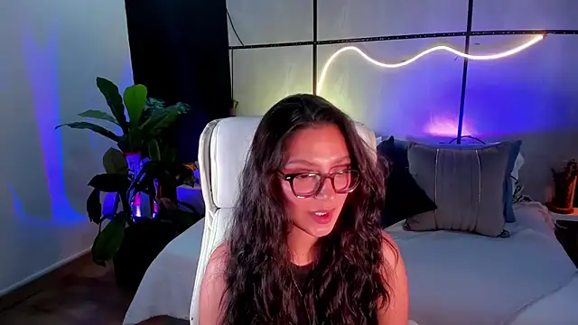 Gia Mazzon online show from November 18, 4:08 pm