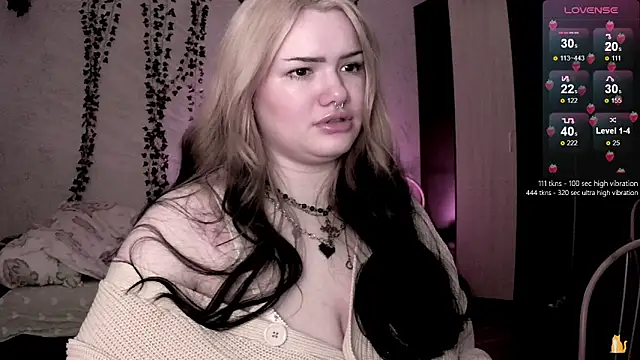 strawberry elfcat online show from November 15, 8:15 am