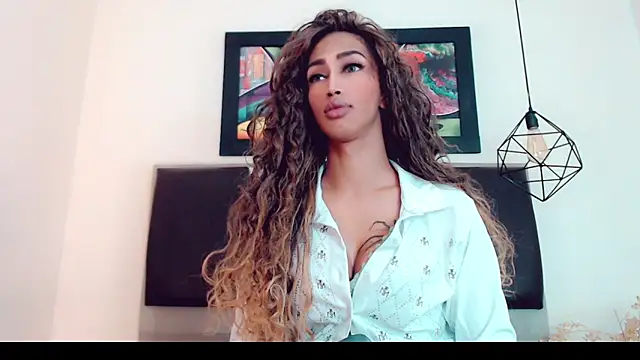 hilary rodriguez online show from December 16, 7:09 pm