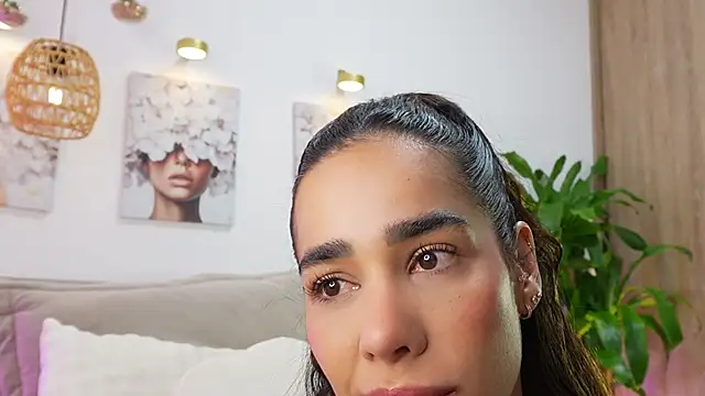 katie cruz online show from June 24, 11:09 am