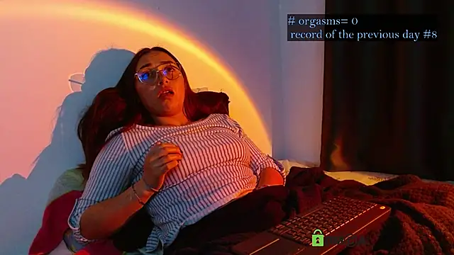 Snapshot of Hot_Candy_ chatting on October 20, 4:15 am Hot Candy online show from October 20, 4:15 am