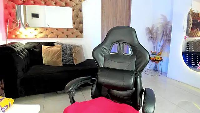 AmelyaMann online show from July 29, 1:00 pm