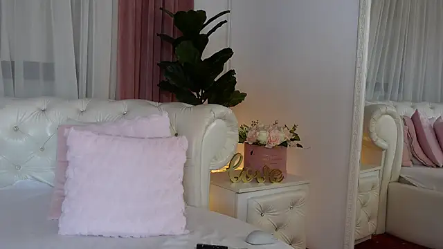 NinaCrystal1 online show from July 9, 1:24 pm