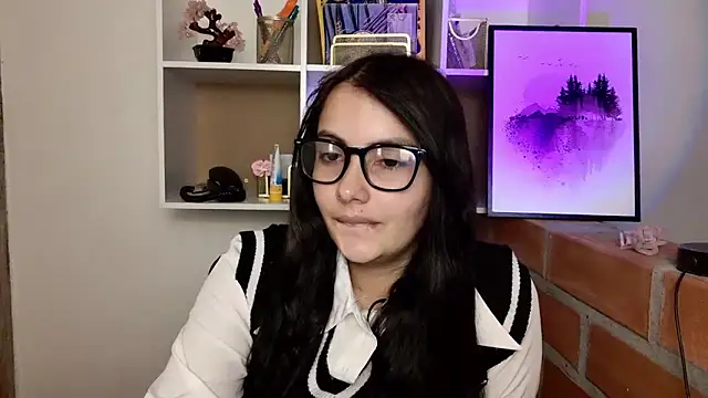 lalawhitte online show from May 19, 9:38 am