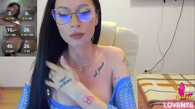 kissnicol32 online show from May 13, 5:08 pm