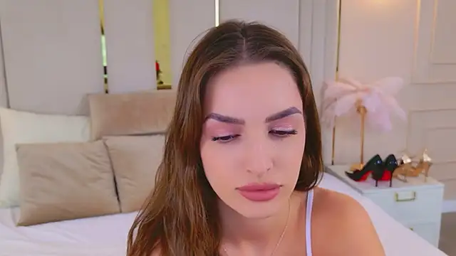 BellaHalles online show from July 28, 2:13 pm