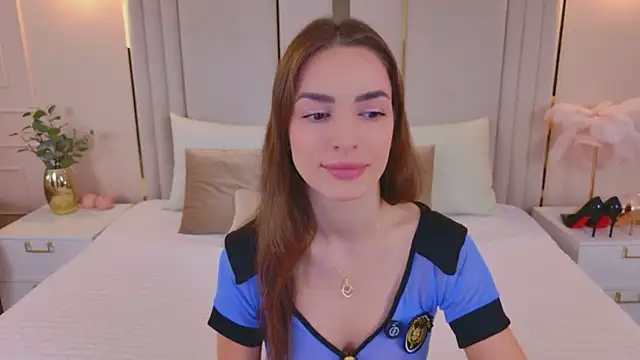 BellaHalles online show from June 26, 5:52 am