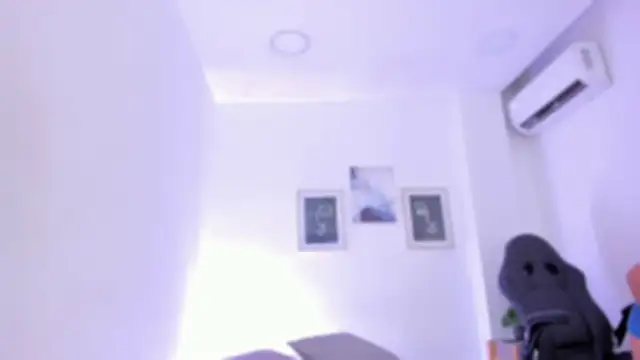 Snapshot of emelie_89 chatting on October 1, 1:16 pm emelie 89 online show from October 1, 1:16 pm