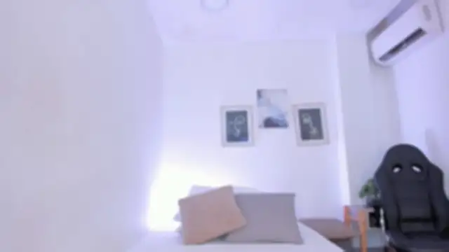 Snapshot of emelie_89 chatting on October 19, 1:24 pm emelie 89 online show from October 19, 1:24 pm