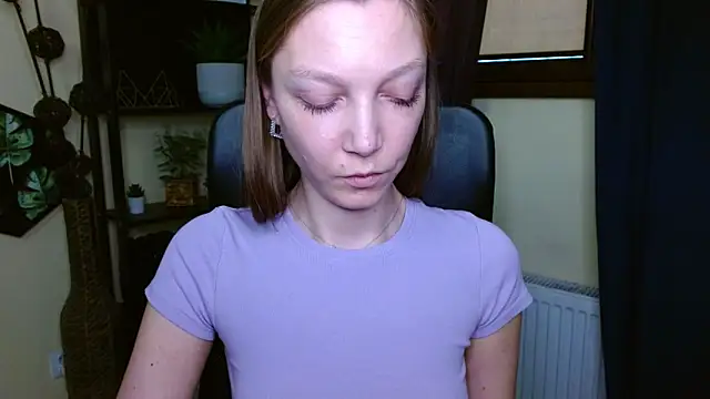 EmillyPlay online show from February 26, 1:21 pm