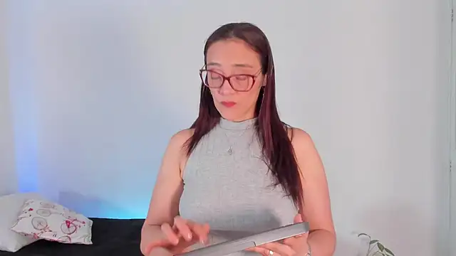 Jessica Herrera  online show from June 16, 9:38 pm