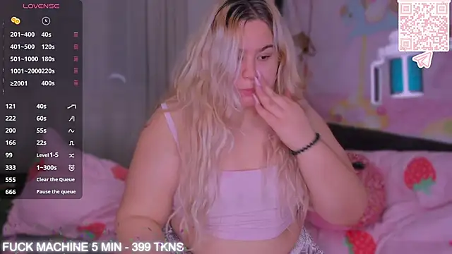 Freakcute  online show from January 17, 4:47 pm