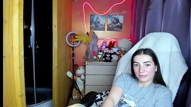 Fiery Brunette  online show from January 14, 5:07 pm