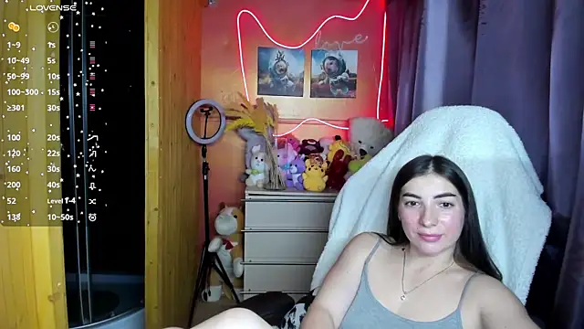 Fiery Brunette  online show from November 21, 1:24 pm