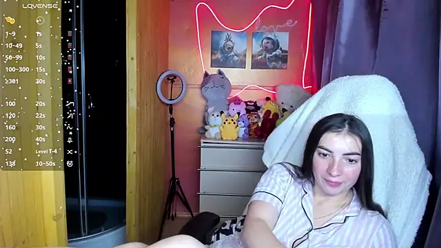 Fiery Brunette  online show from November 3, 4:22 pm