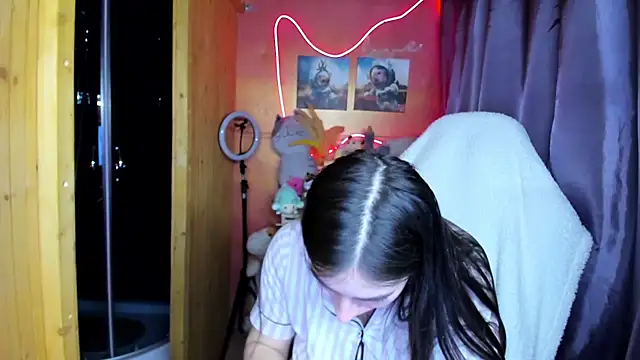 Fiery Brunette  online show from May 2, 4:16 am