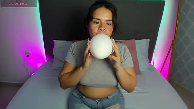Snapshot of ayla13_ chatting on October 15, 7:05 pm ayla13 online show from October 15, 7:05 pm