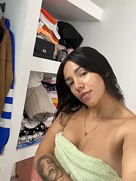 hannahb-e online show from December 3, 6:21 pm