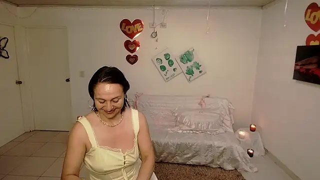 Latin Lola online show from May 1, 8:23 pm
