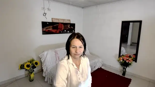 Latin Lola online show from July 26, 5:20 pm