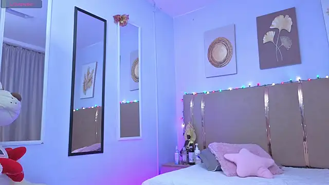 sarah cruzz  online show from January 31, 11:03 pm