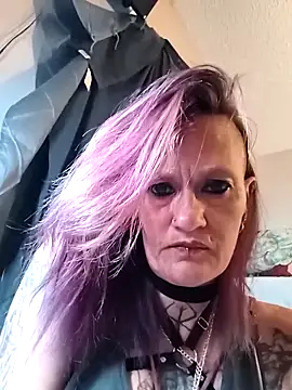 renegade vyxxen online show from March 4, 12:01 pm